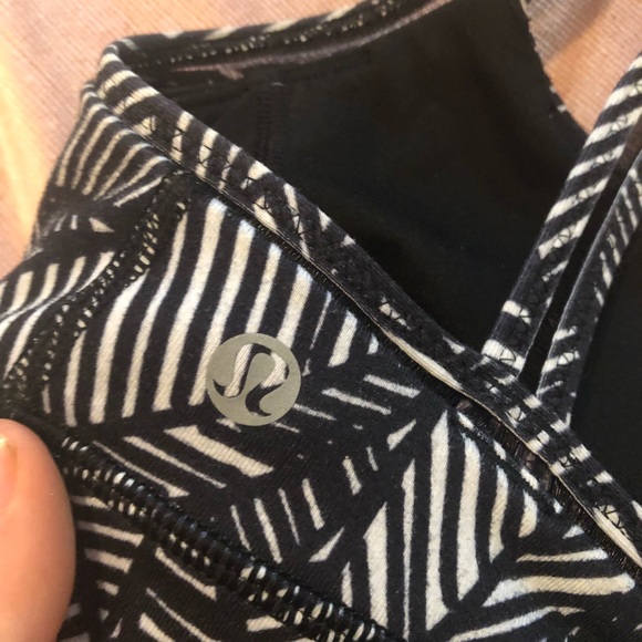 Lululemon Sports Bra Size 4 - Picture 4 of 5